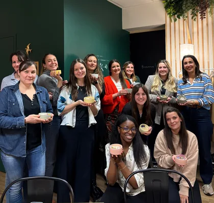 Collaborateurs Soluxan réunis dans les bureaux de l'agence
