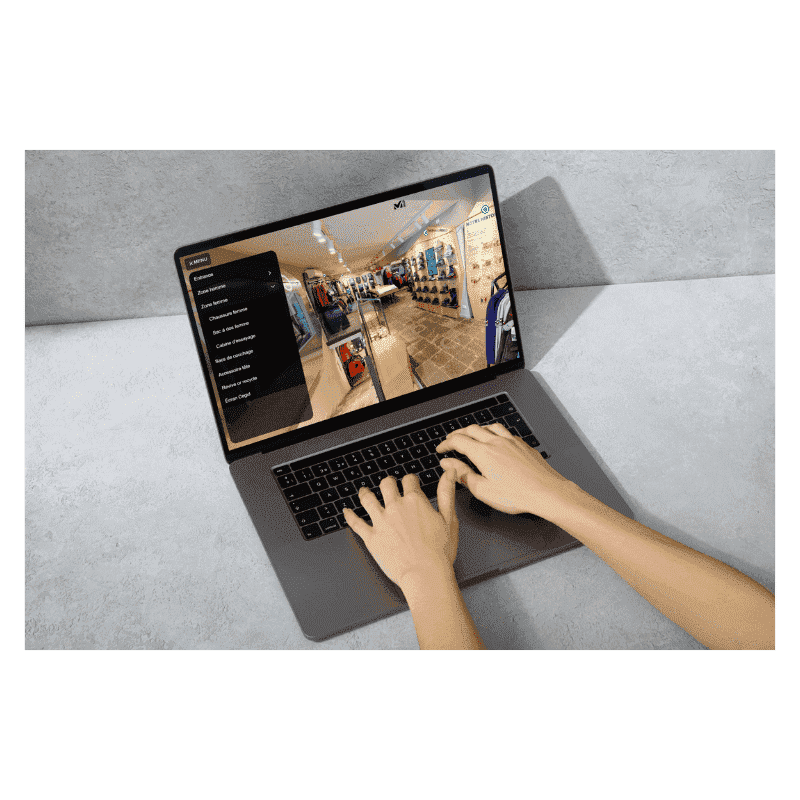 Présentation d'une boutique VR sur laptop