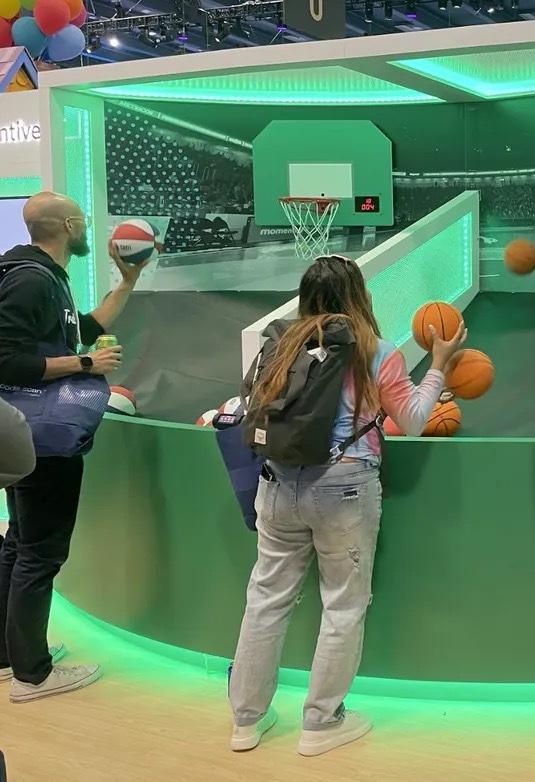 Warriors pop-a-shot booth at Dreamforce