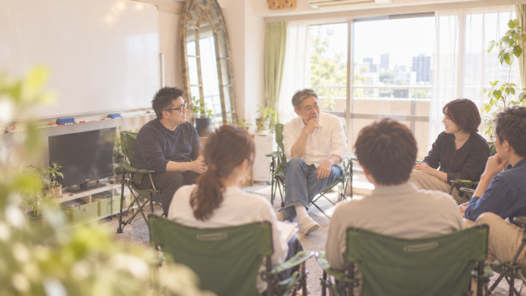 少人数で輪になり対話する場を表した、AIによるイメージ画像