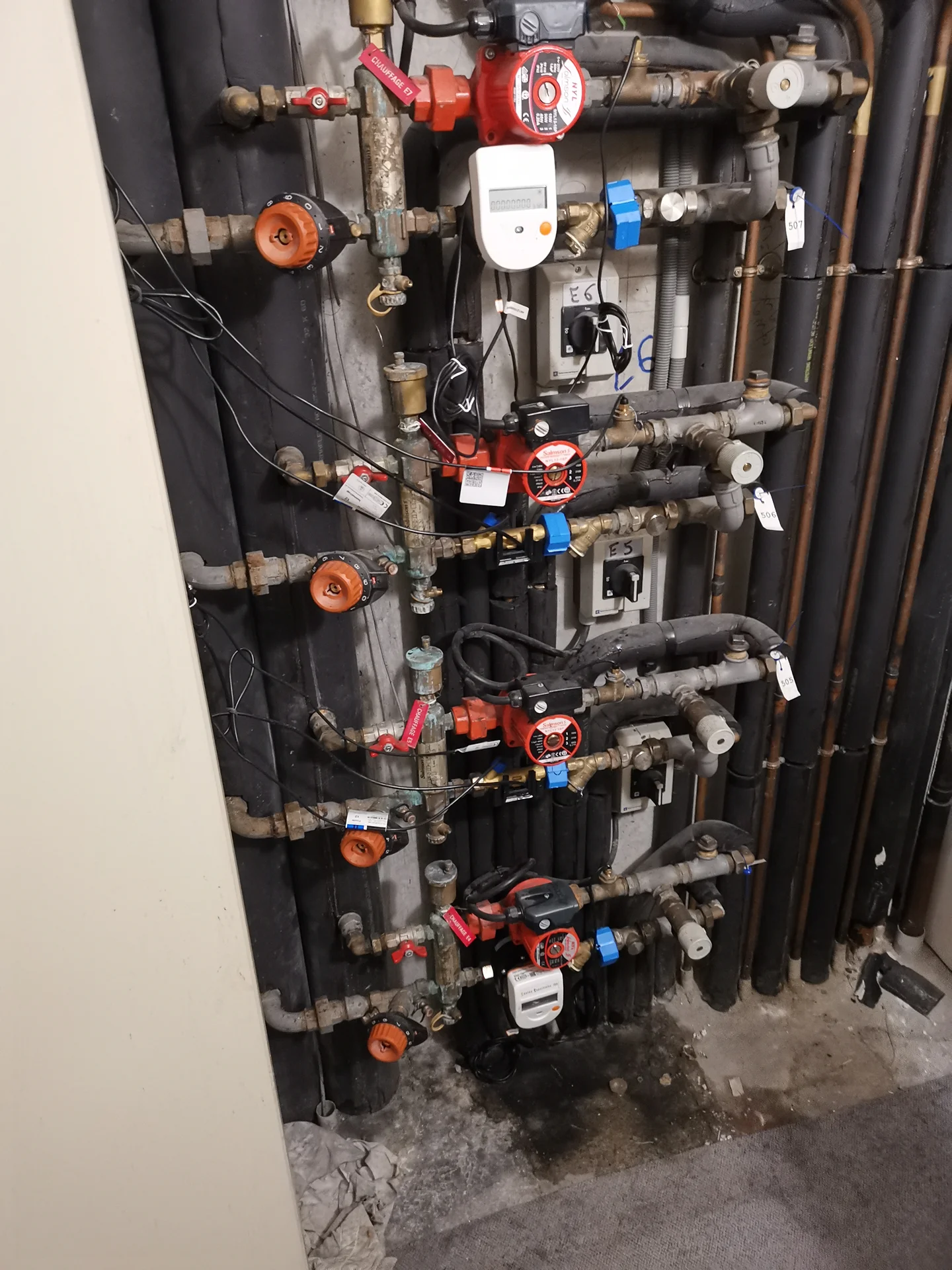 Réseau de distribution de chauffage et circulateurs