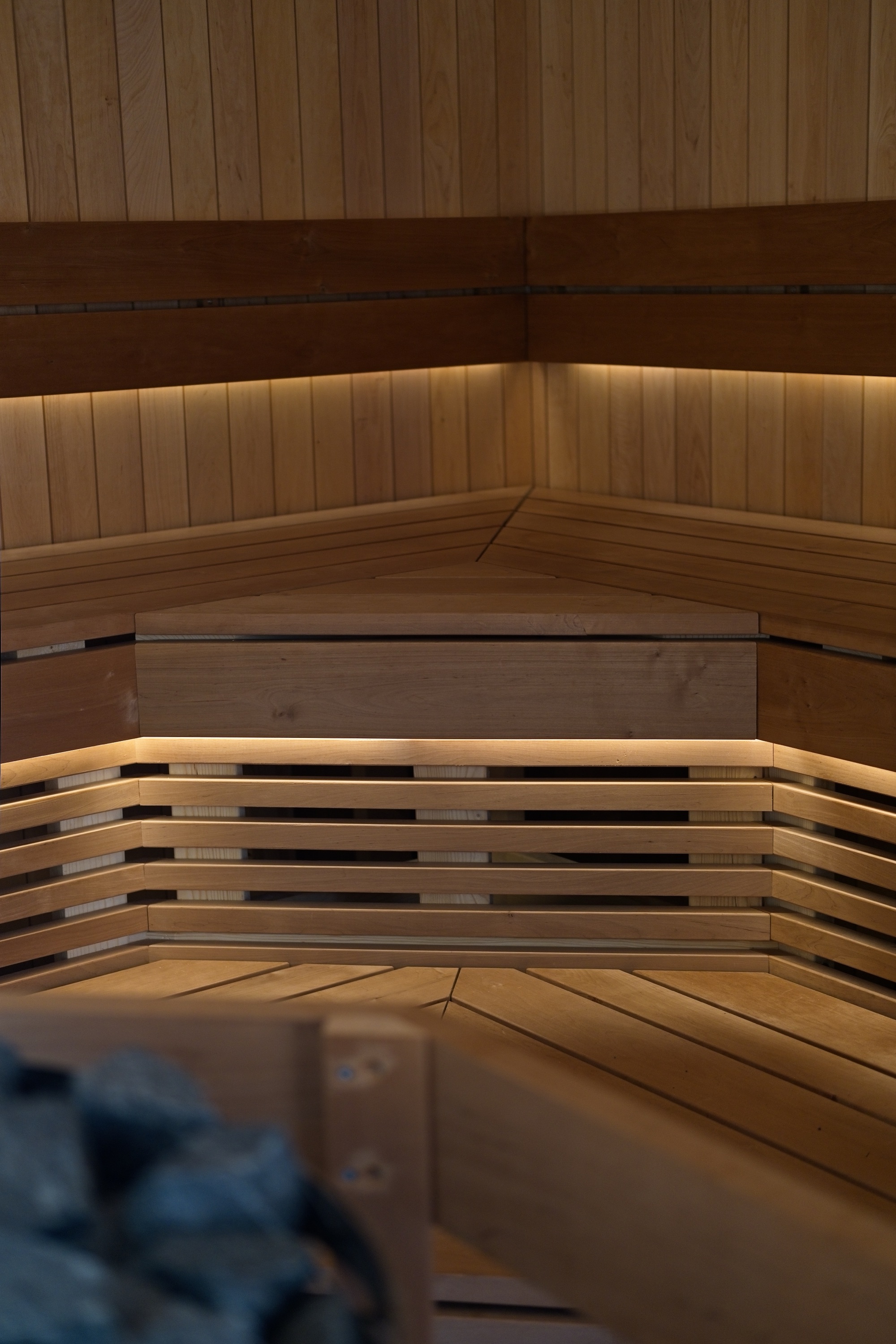 Handmade thermo-alder sauna benches with built-in lighting