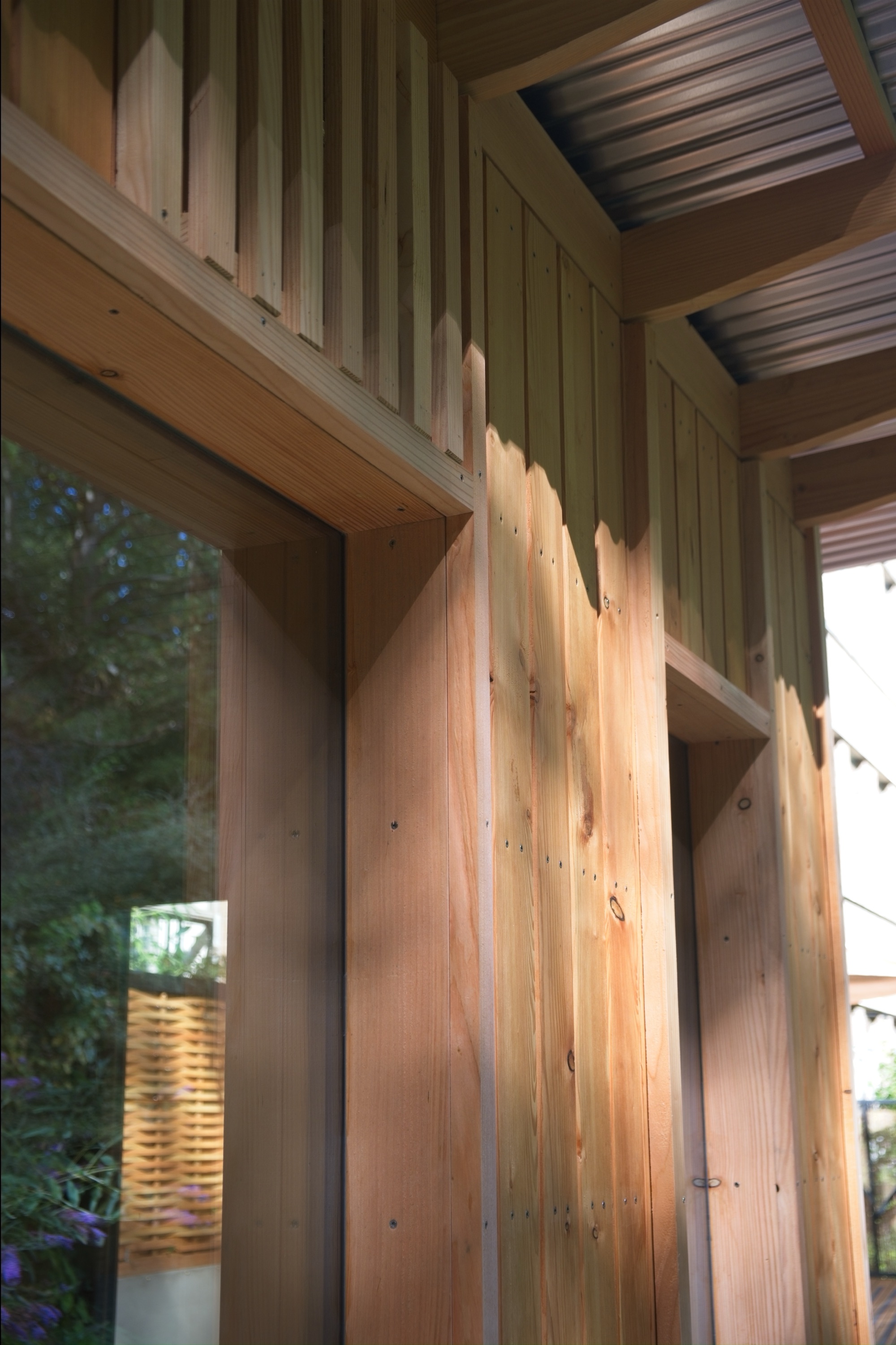 Timber sauna cladding and roof detail