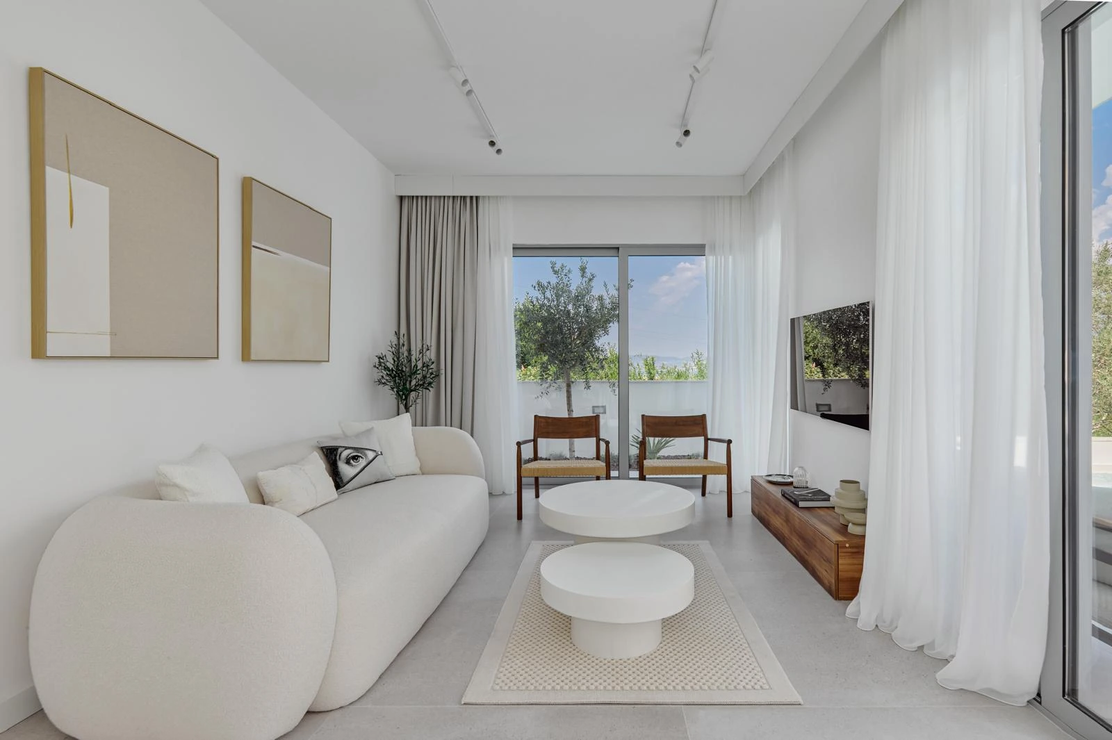 Four-bedroom villa in Marići: living areas, photo 1