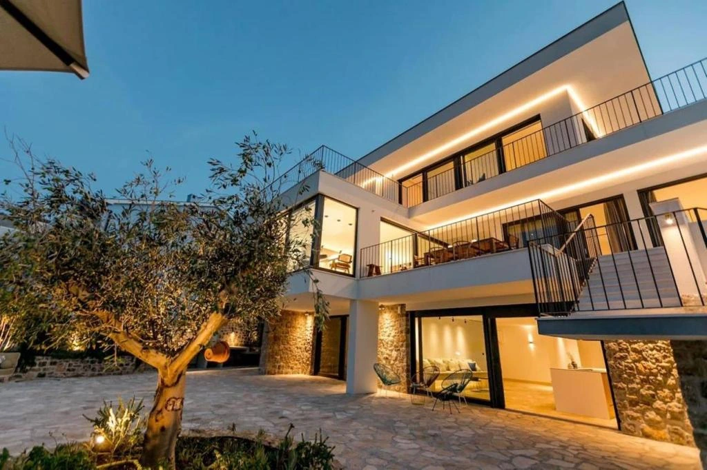 Seafront villa with private mooring in Đuraševići: exterior, photo 2