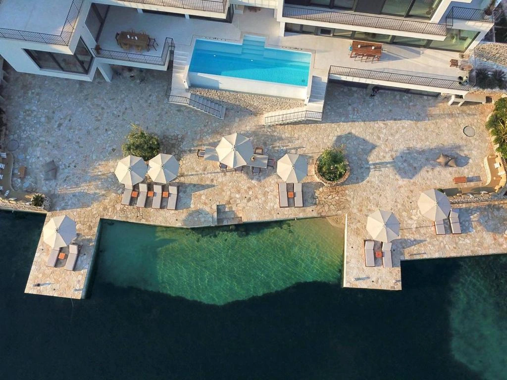 Seafront villa with private mooring in Đuraševići: terrace & outdoor, photo 3