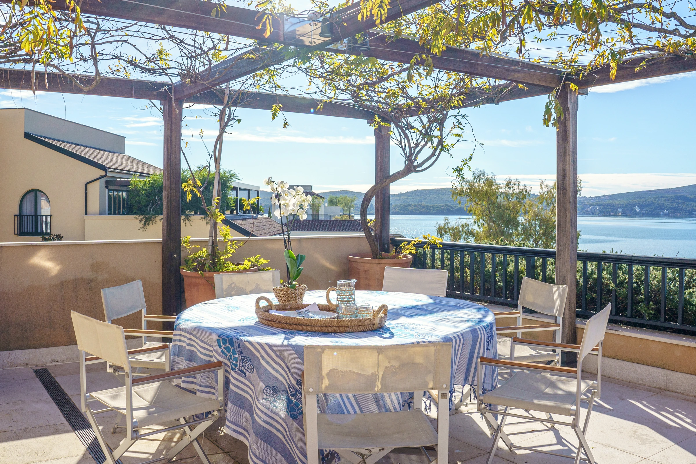 Waterfront penthouse in One Teuta: terrace & outdoor, photo 3