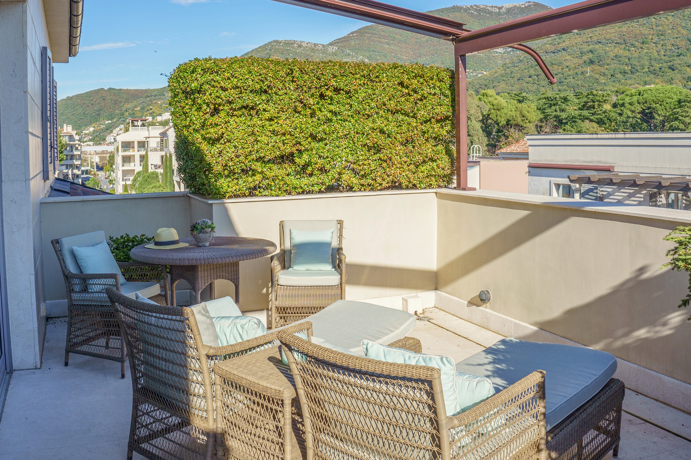 Waterfront penthouse in One Teuta: terrace & outdoor, photo 4