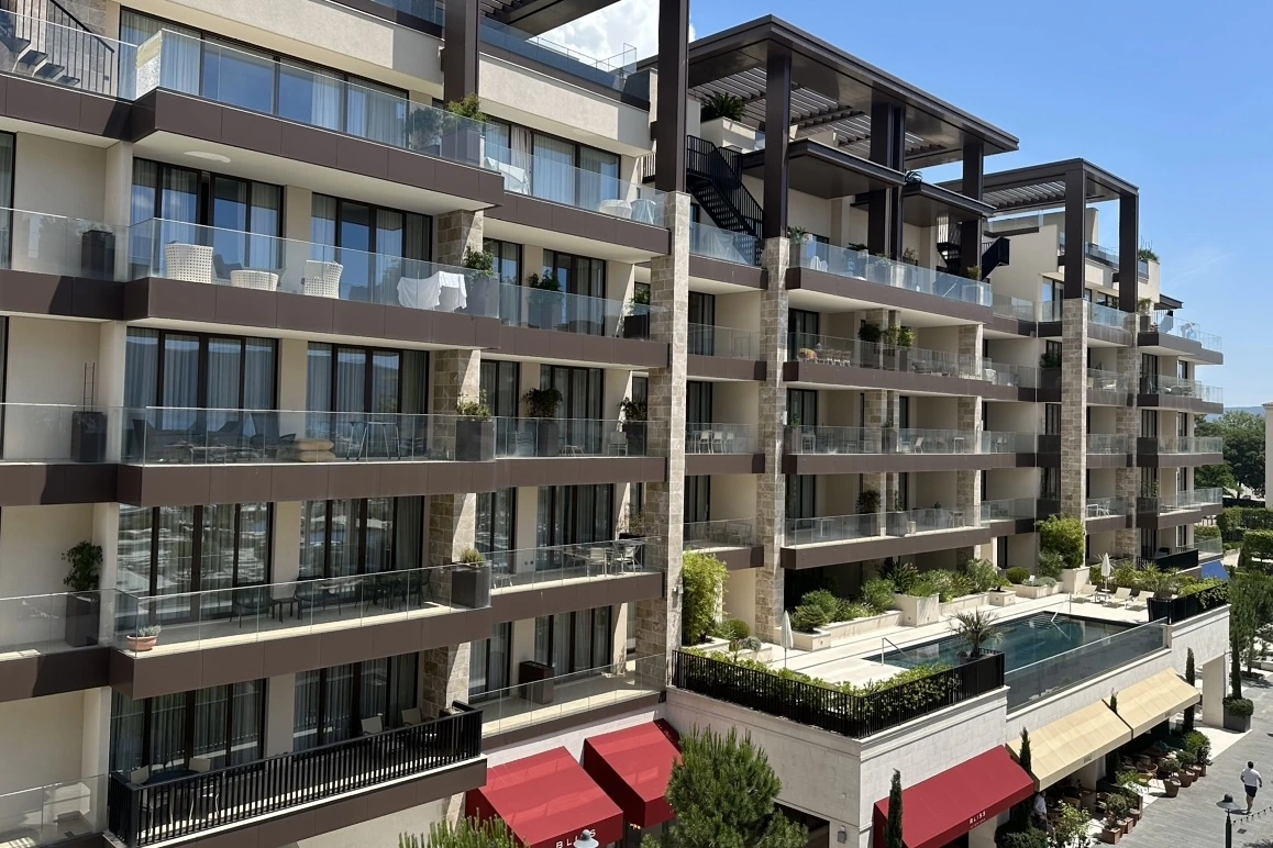 One-bedroom apartment in Elena, 95 m²: exterior, photo 2