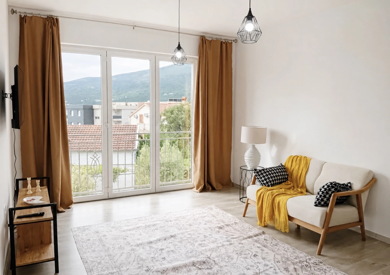 Two-bedroom apartment with garden in Đenovići: living areas, photo 2