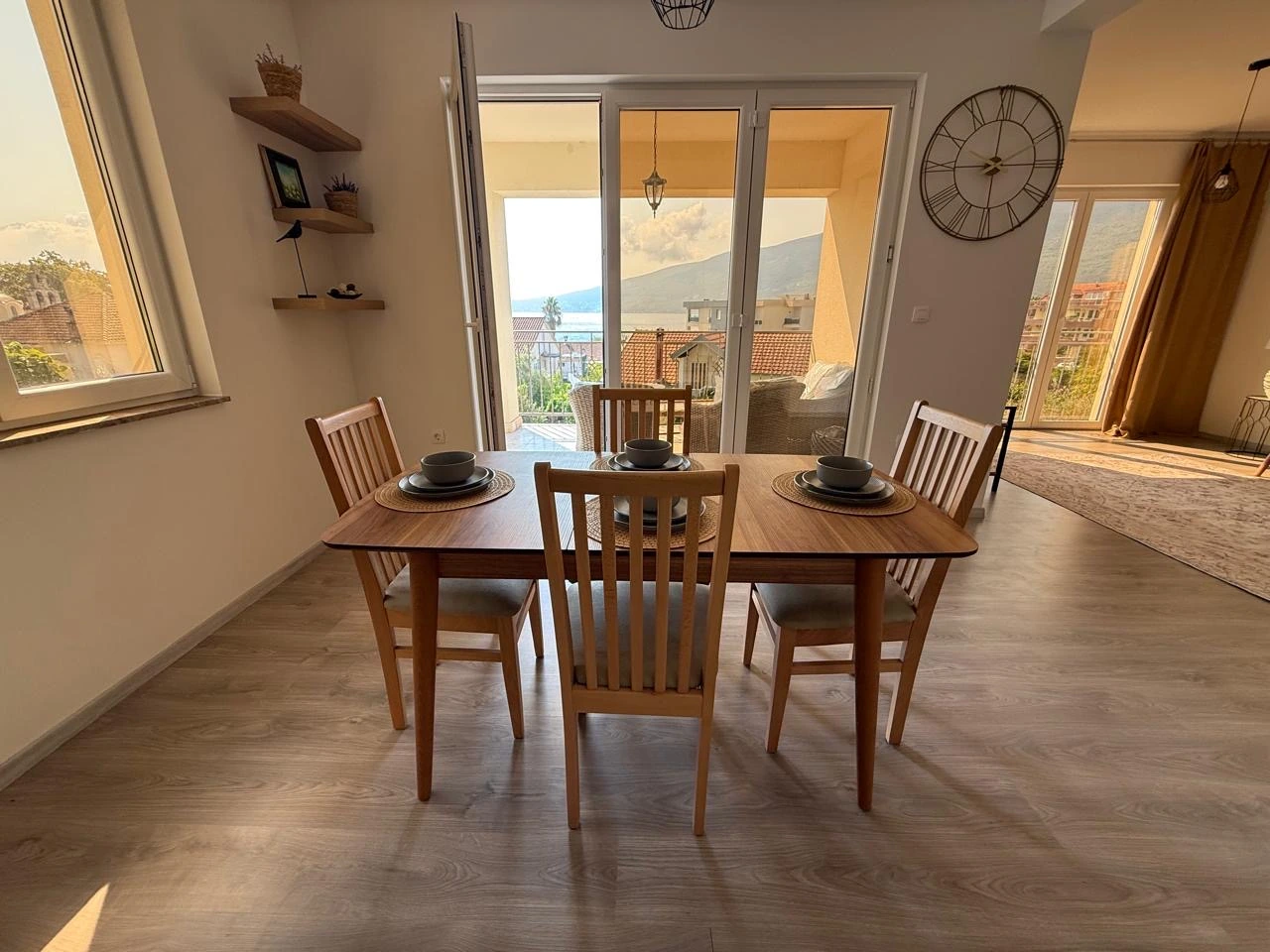 Two-bedroom apartment with garden in Đenovići: kitchen & dining, photo 1