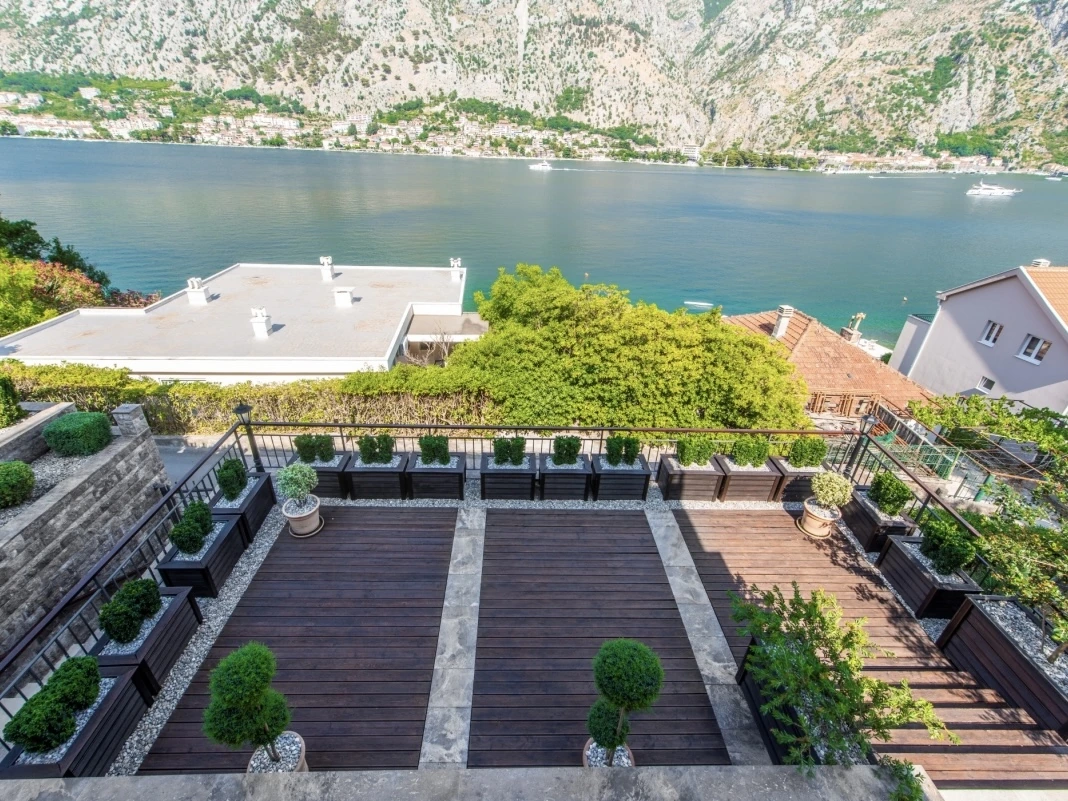 Sea-view apartment with garden in Muo: terrace & outdoor, photo 2