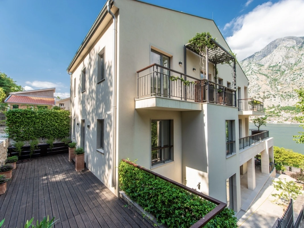 Sea-view apartment with garden in Muo: exterior, photo 2