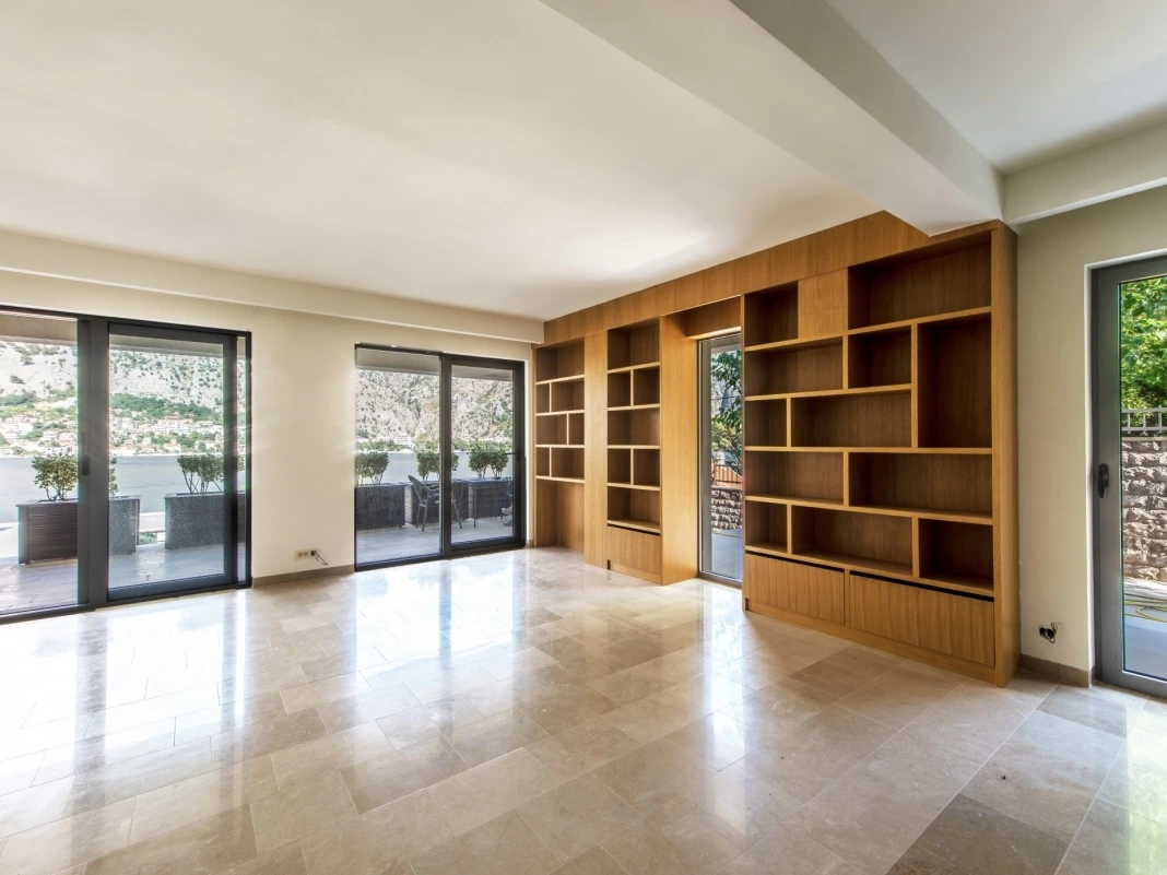 Sea-view apartment with garden in Muo: living areas, photo 2