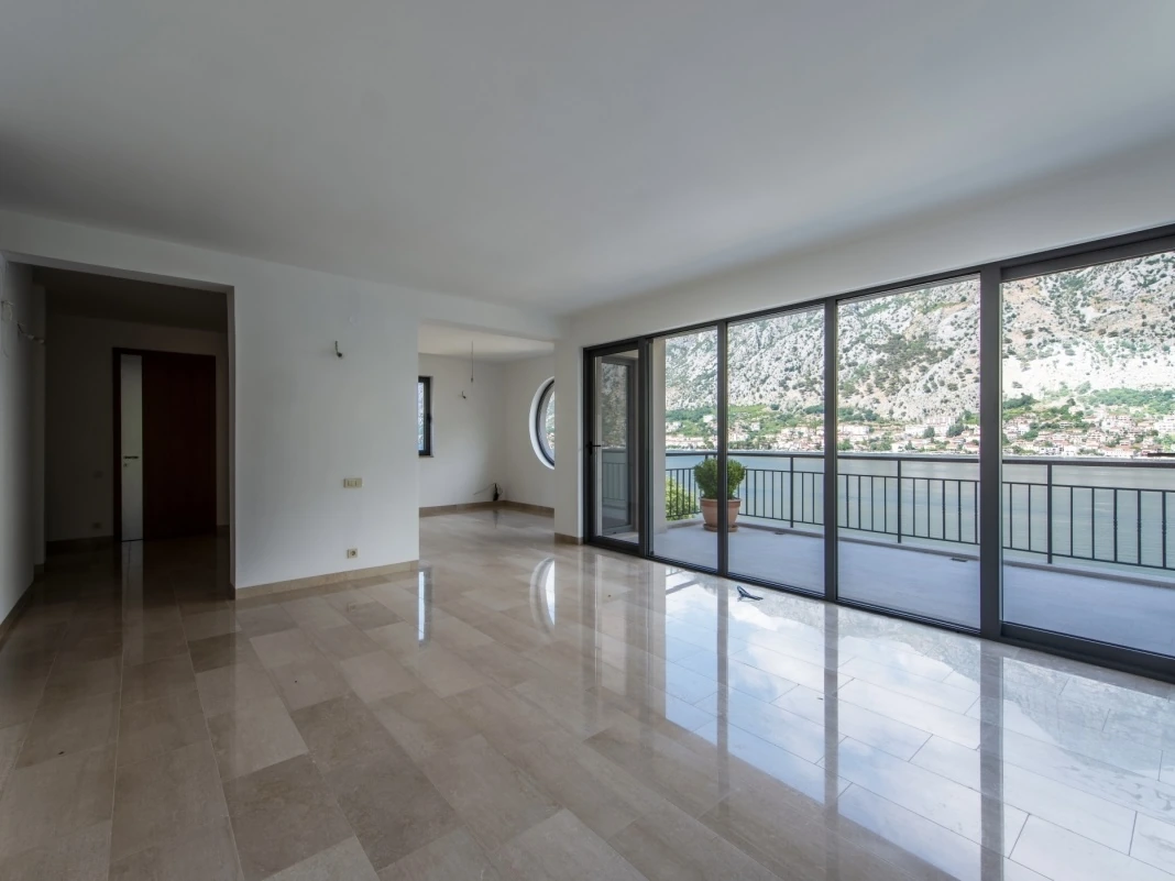 Sea-view apartment with garden in Muo: living areas, photo 3