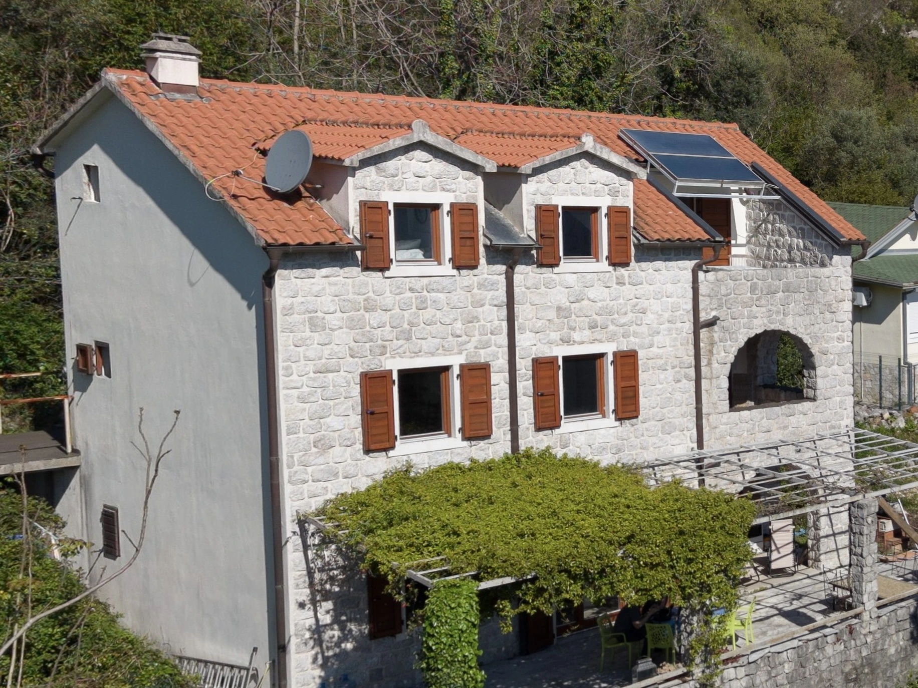 Stone villa with sea views near Risan: exterior, photo 2