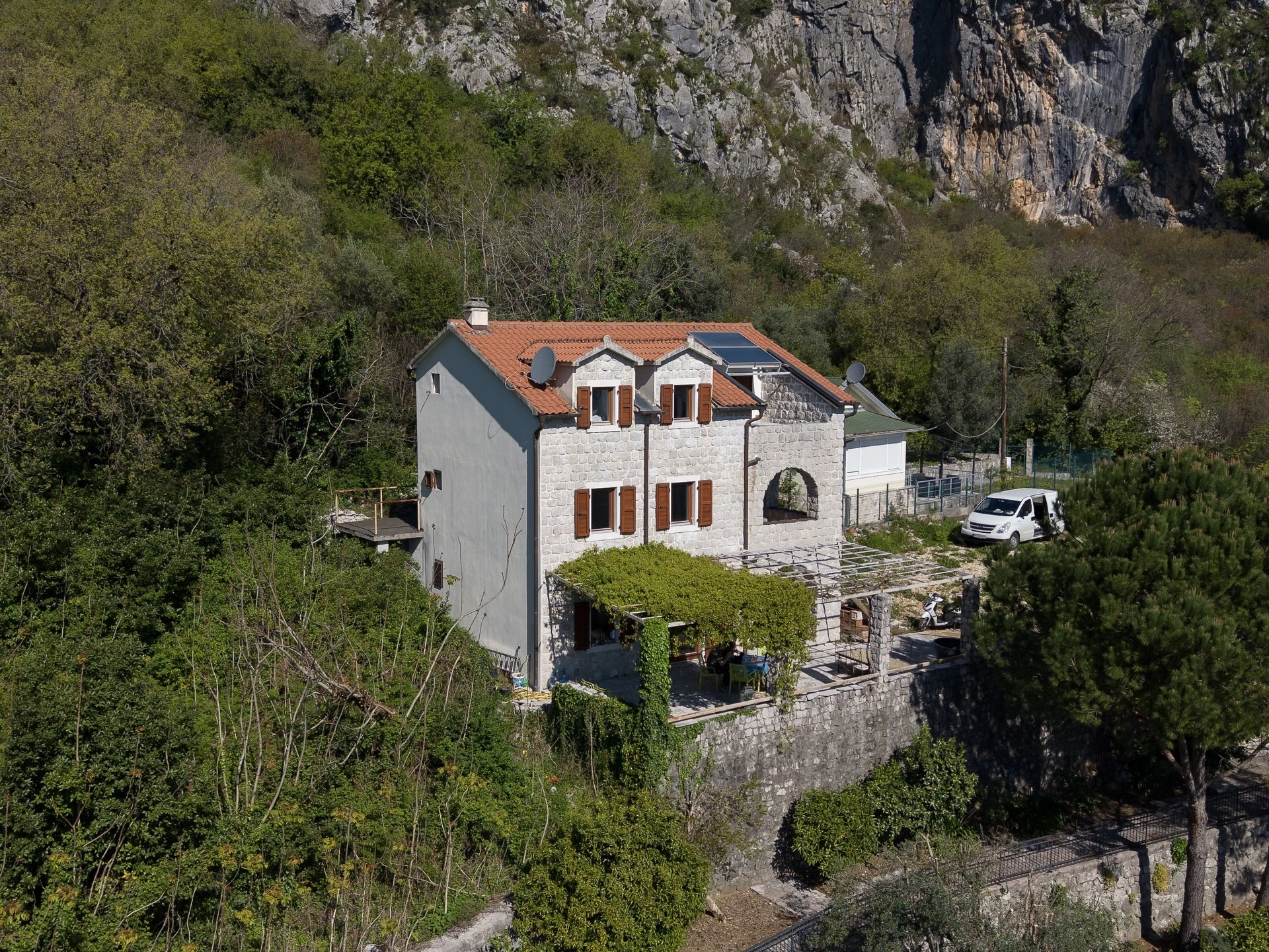 Stone villa with sea views near Risan: exterior, photo 7