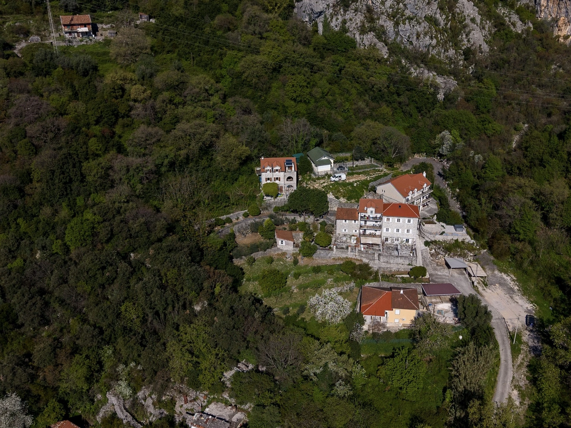 Stone villa with sea views near Risan: exterior, photo 3