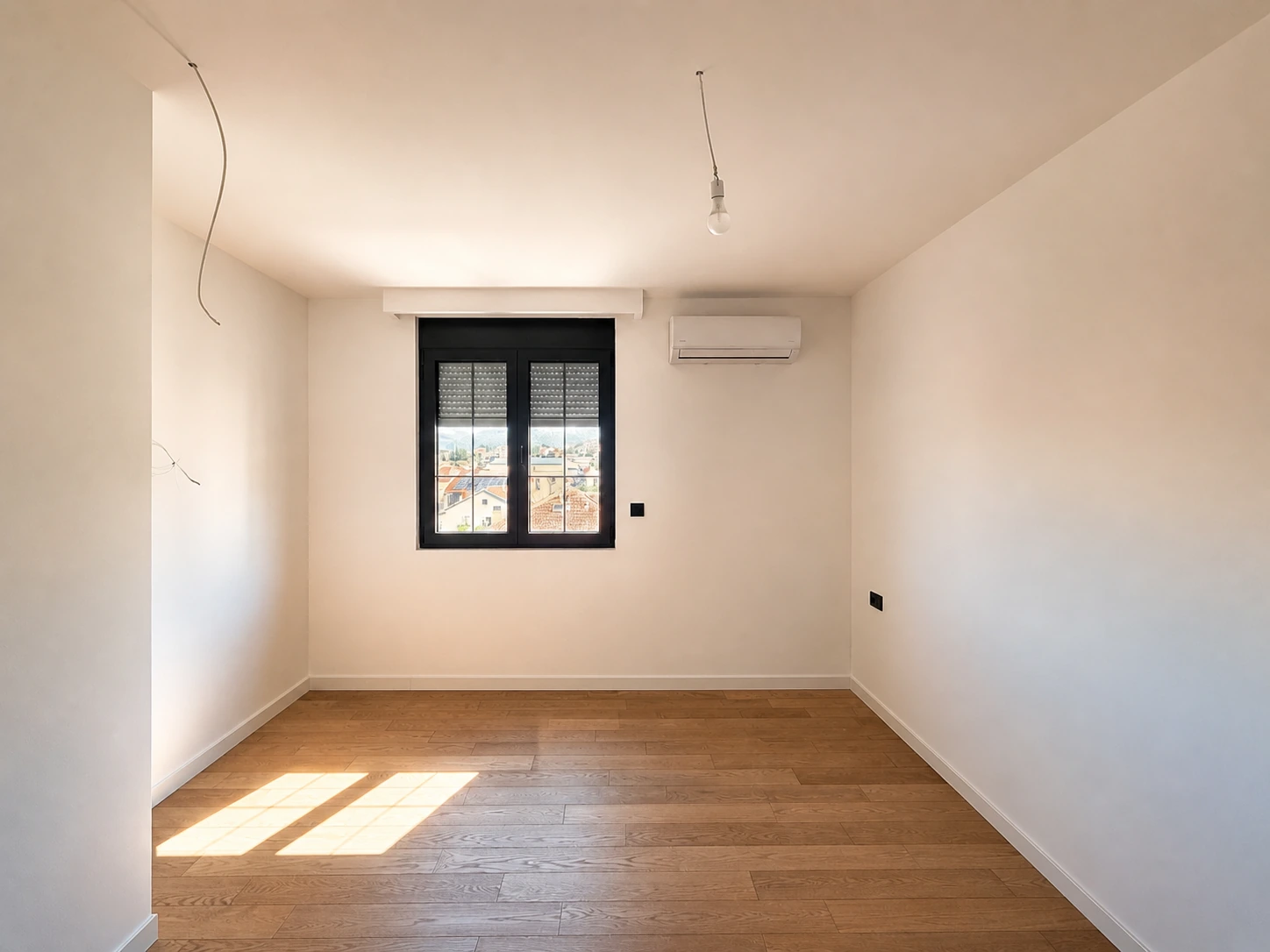 Three-bedroom apartment near Tivat centre: bedroom, photo 2