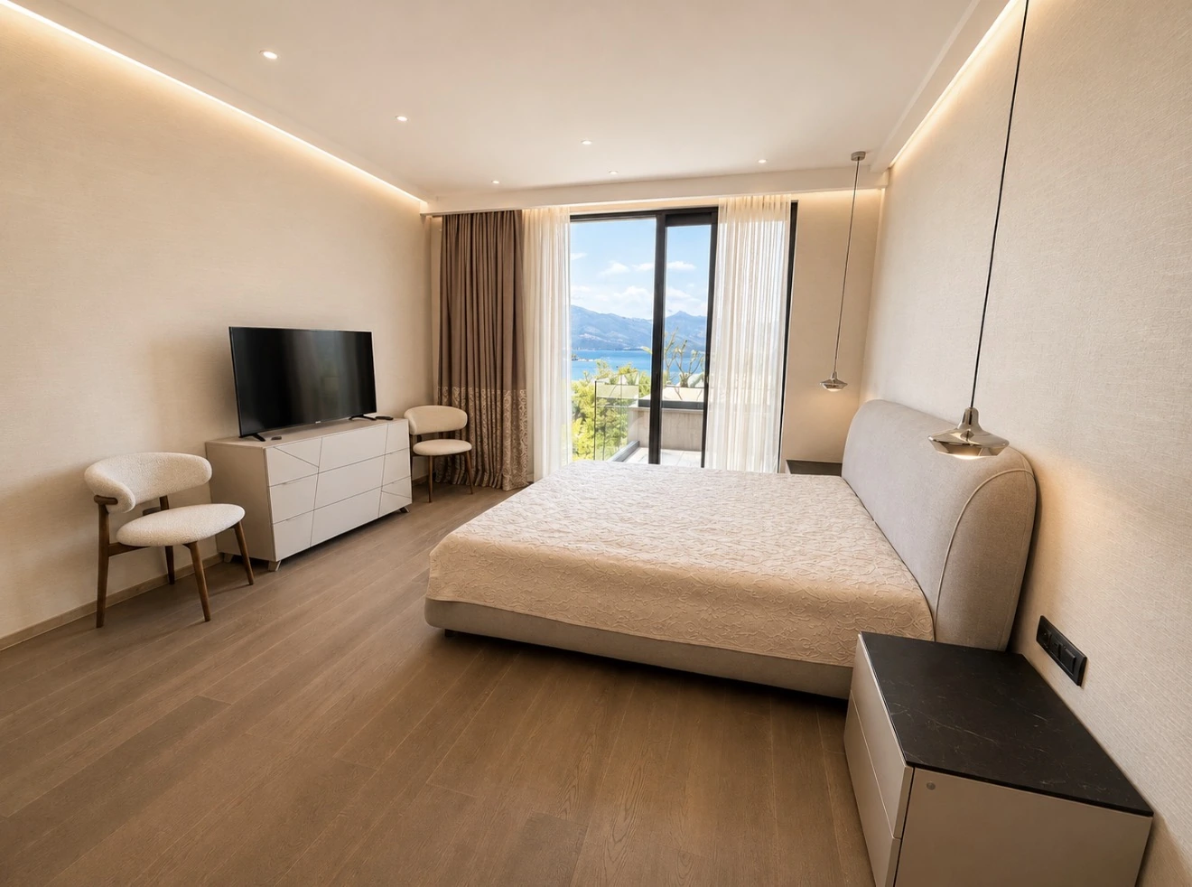 Three-bedroom sea-view apartment at Monte Palm: bedroom, photo 2