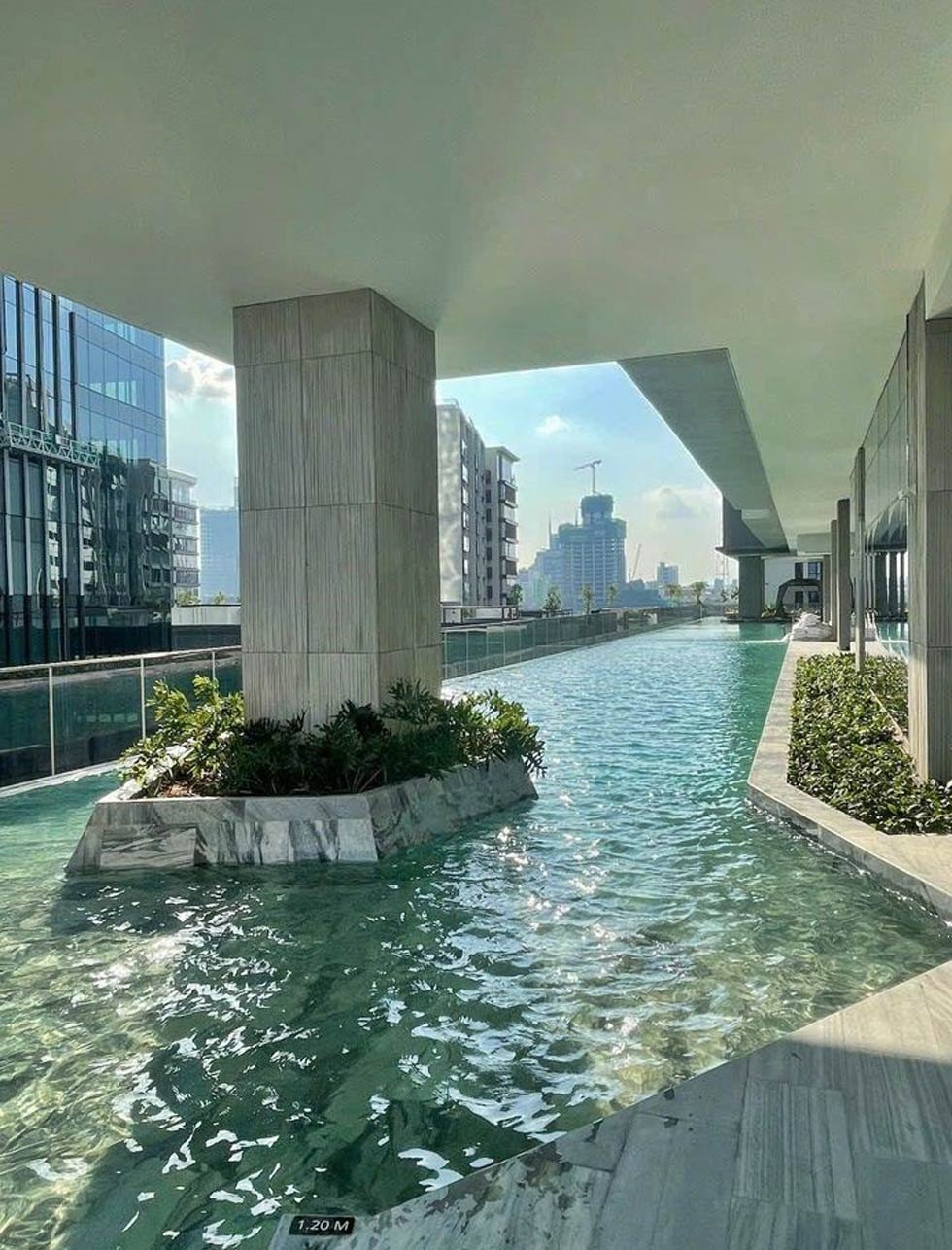 Hồ bơi The Crest Residence