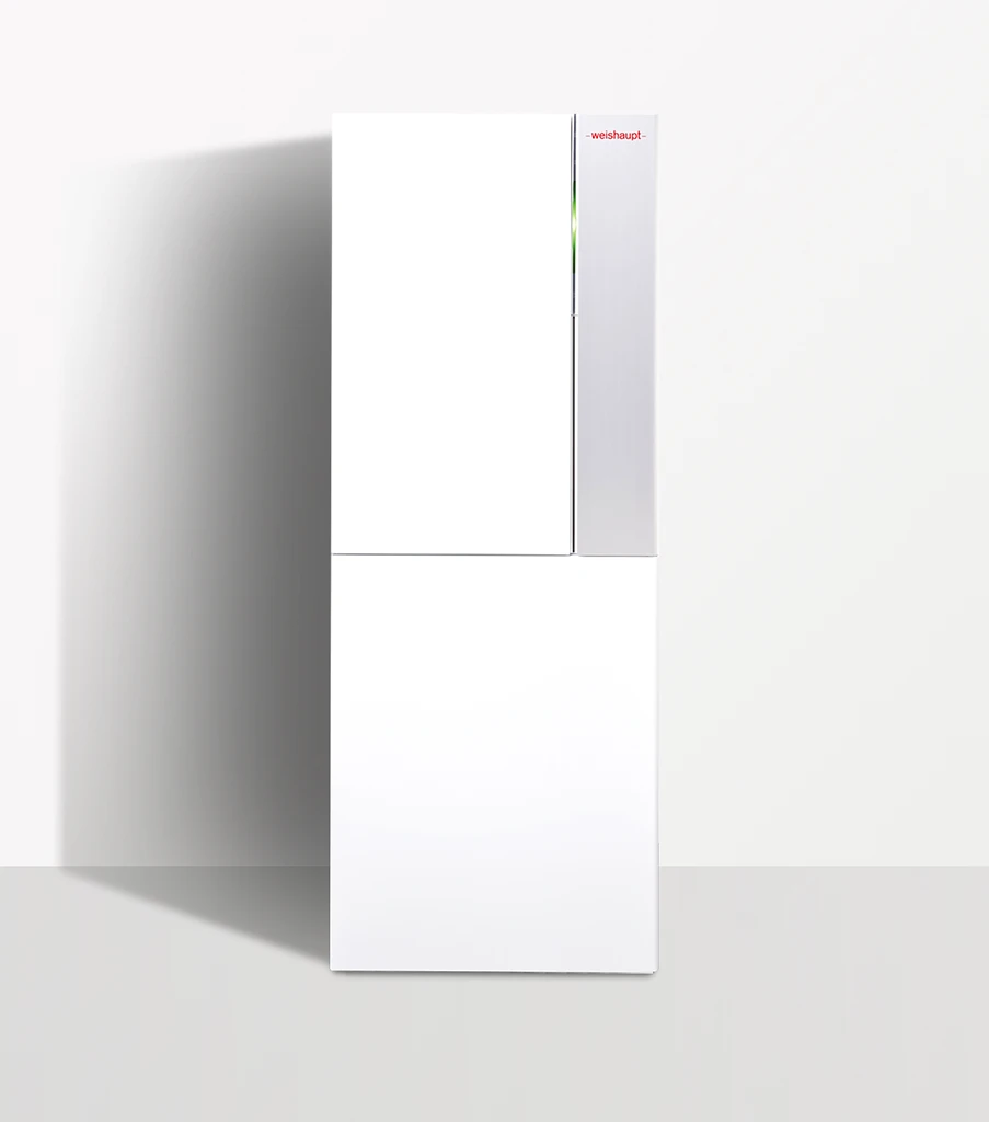 Moderne, weiße Heiztherme mit klaren Linien und dem Markenname Weishaupt oben rechts.