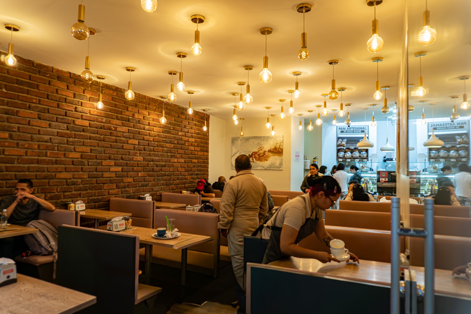 Mesas de La Sablée con clientes