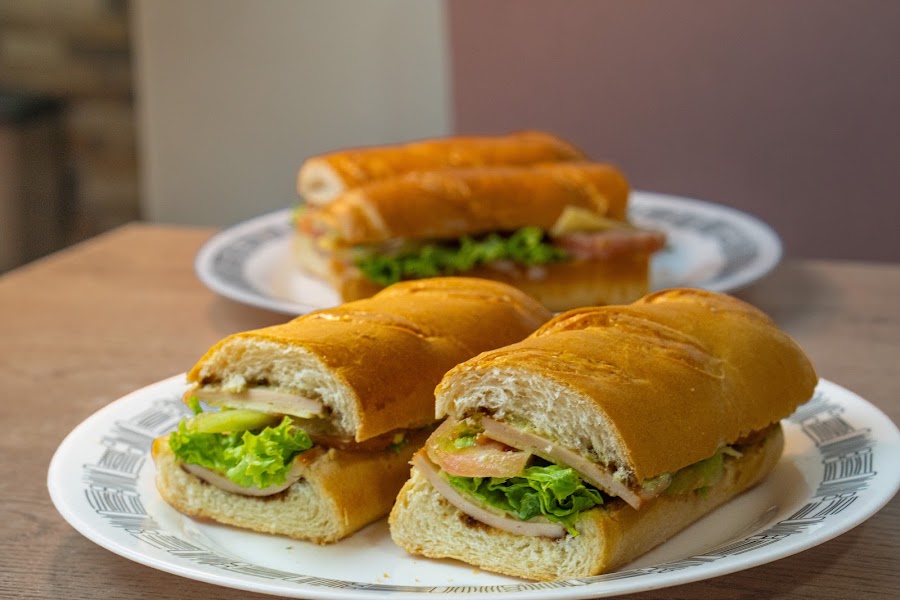Sándwiches en pan baguette