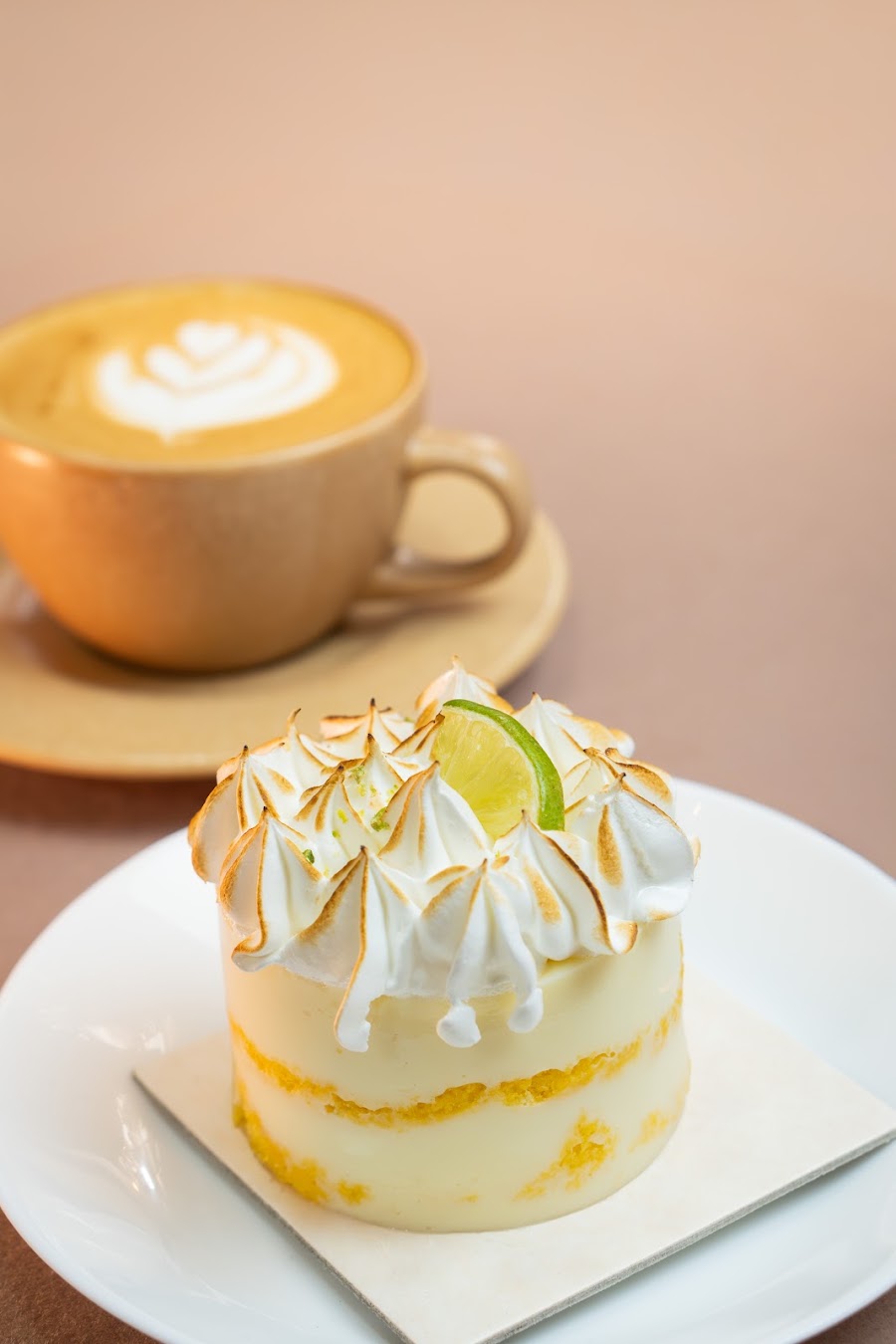 Mini tarta de limón con latte