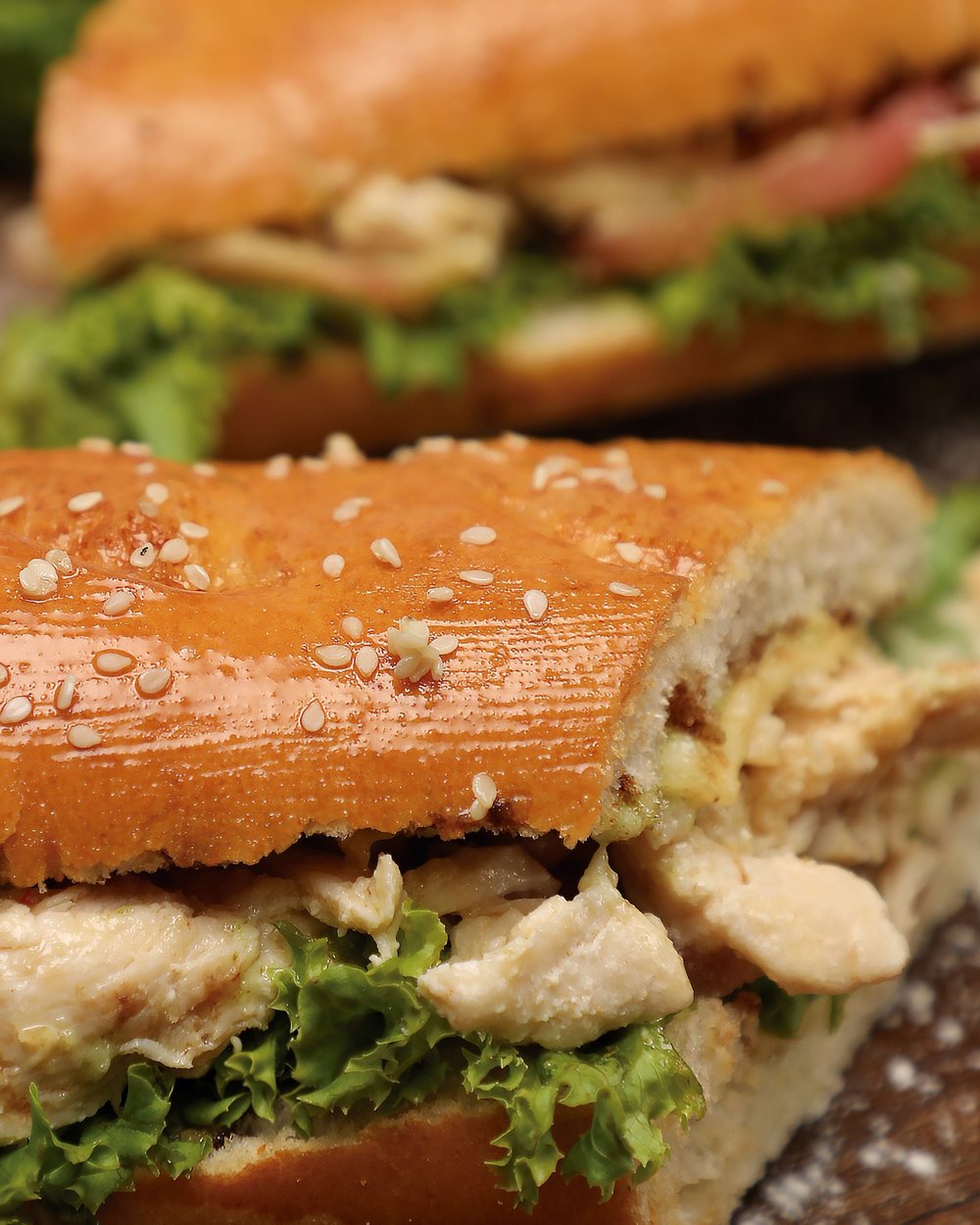 Sándwich de pollo strogonoff en pan de viena