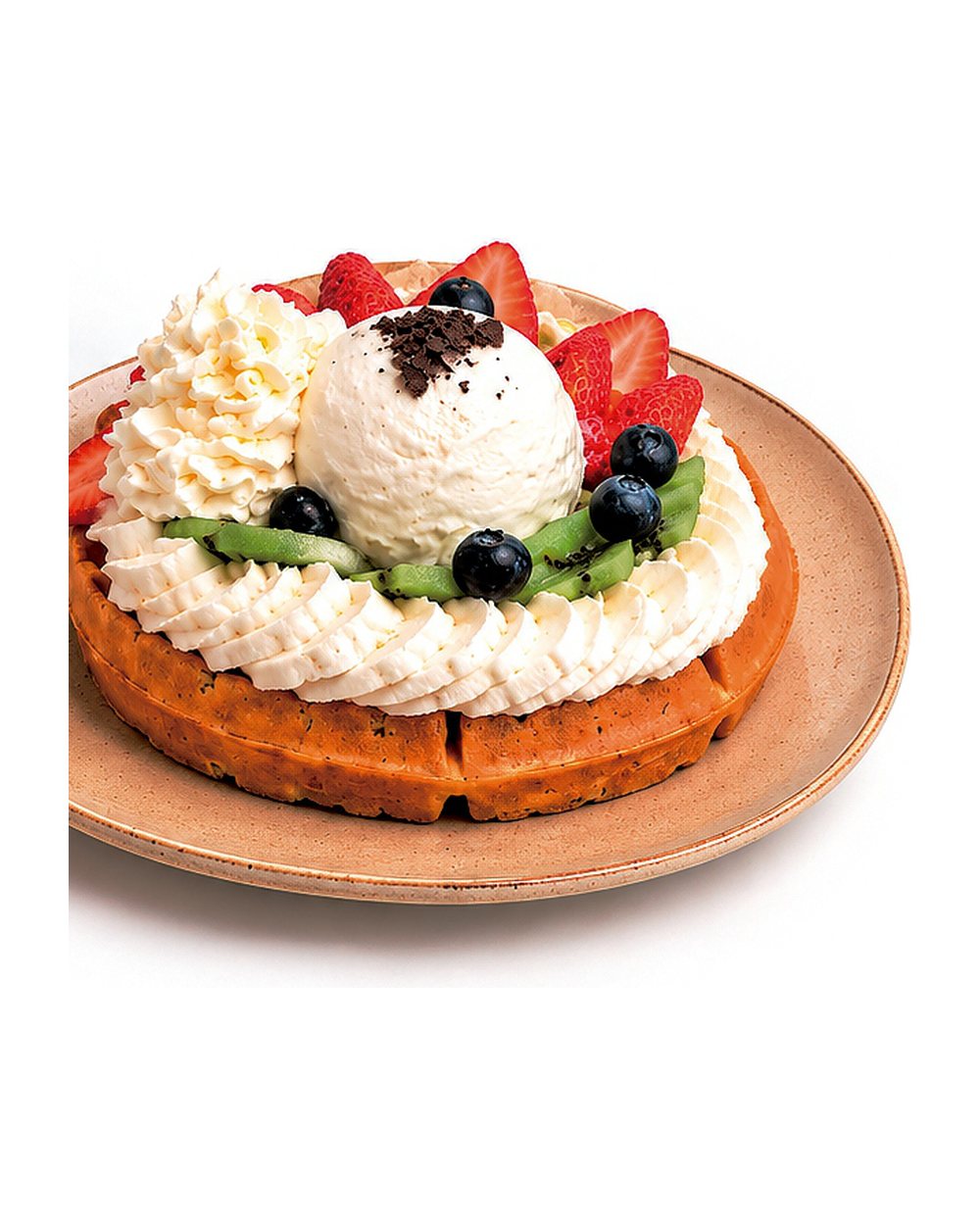 Waffle con helado, crema montada y frutas frescas