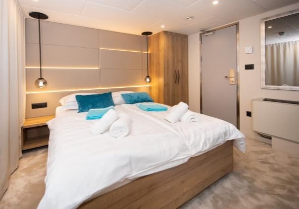 Cabin on Mama Marija II