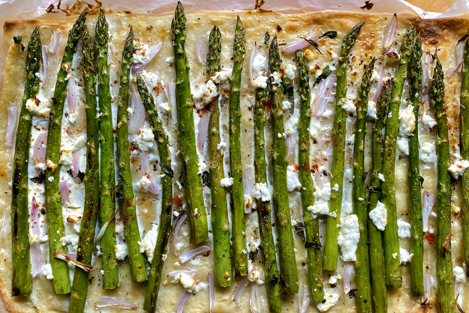 Asparagus tart with cheese