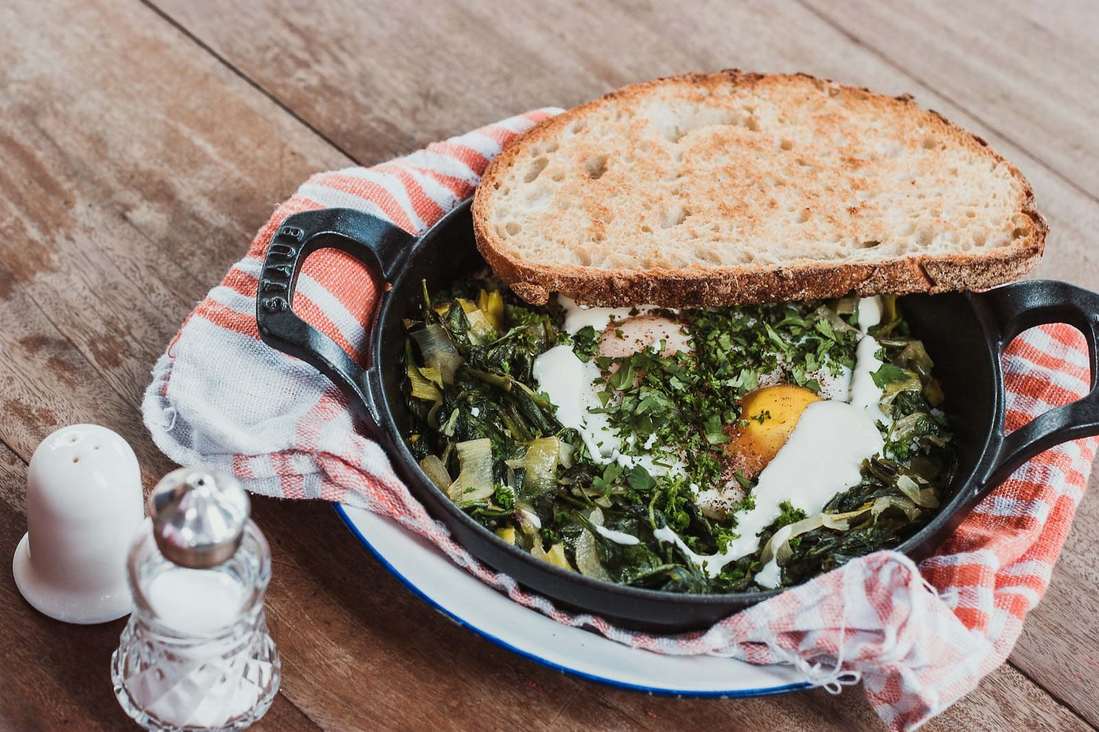 Eggs baked in creamed spinach with toast