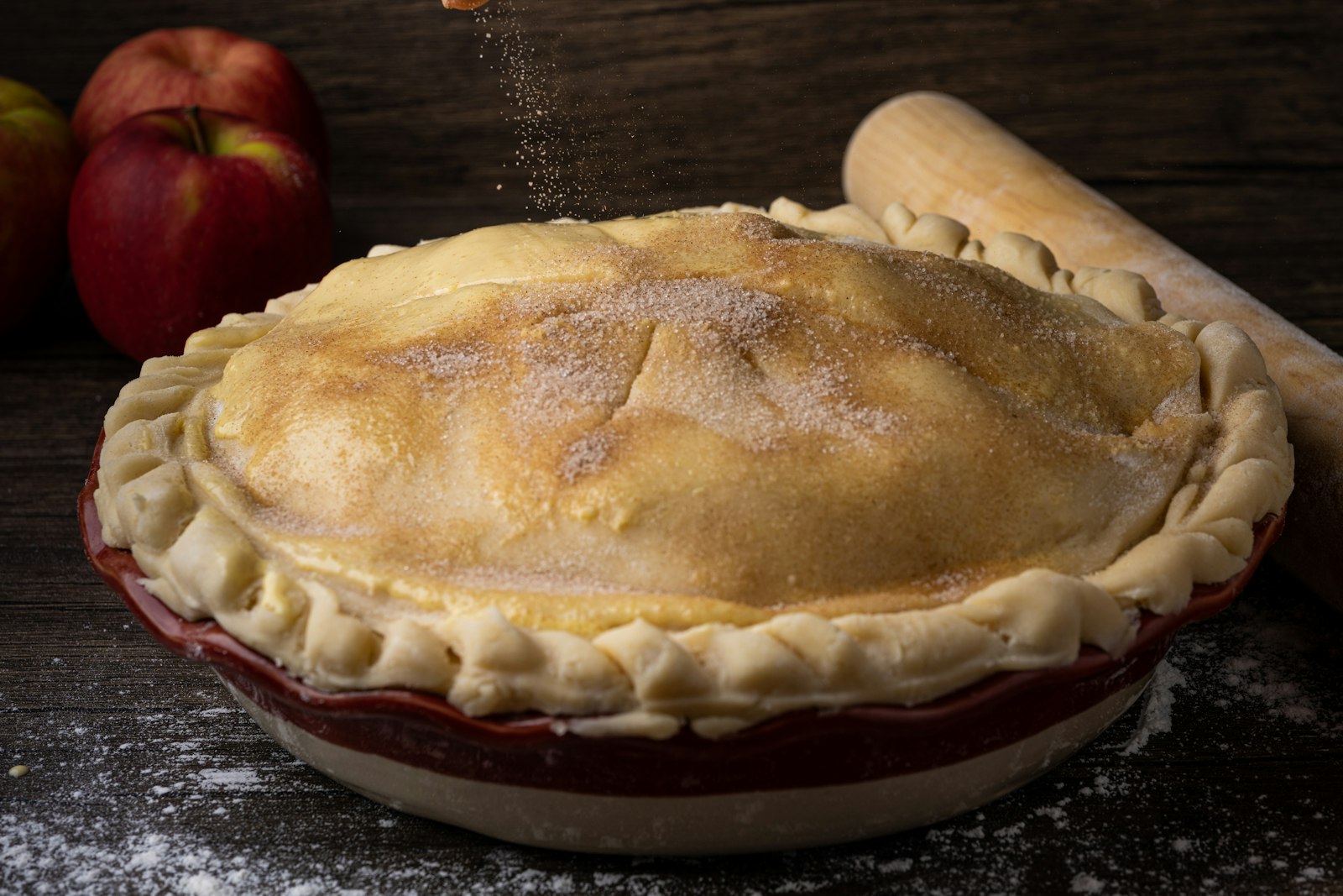 Double-crust apple pie with fresh apples