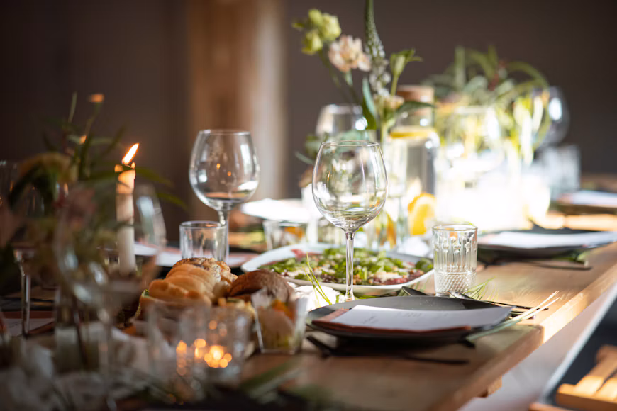 Elegant table setting with wine glasses