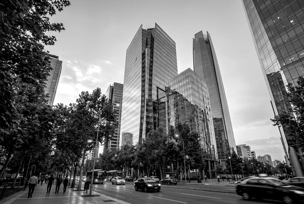 Vacancia de oficinas en Santiago al 3T 2026: qué dicen las consultoras y por qué no coinciden