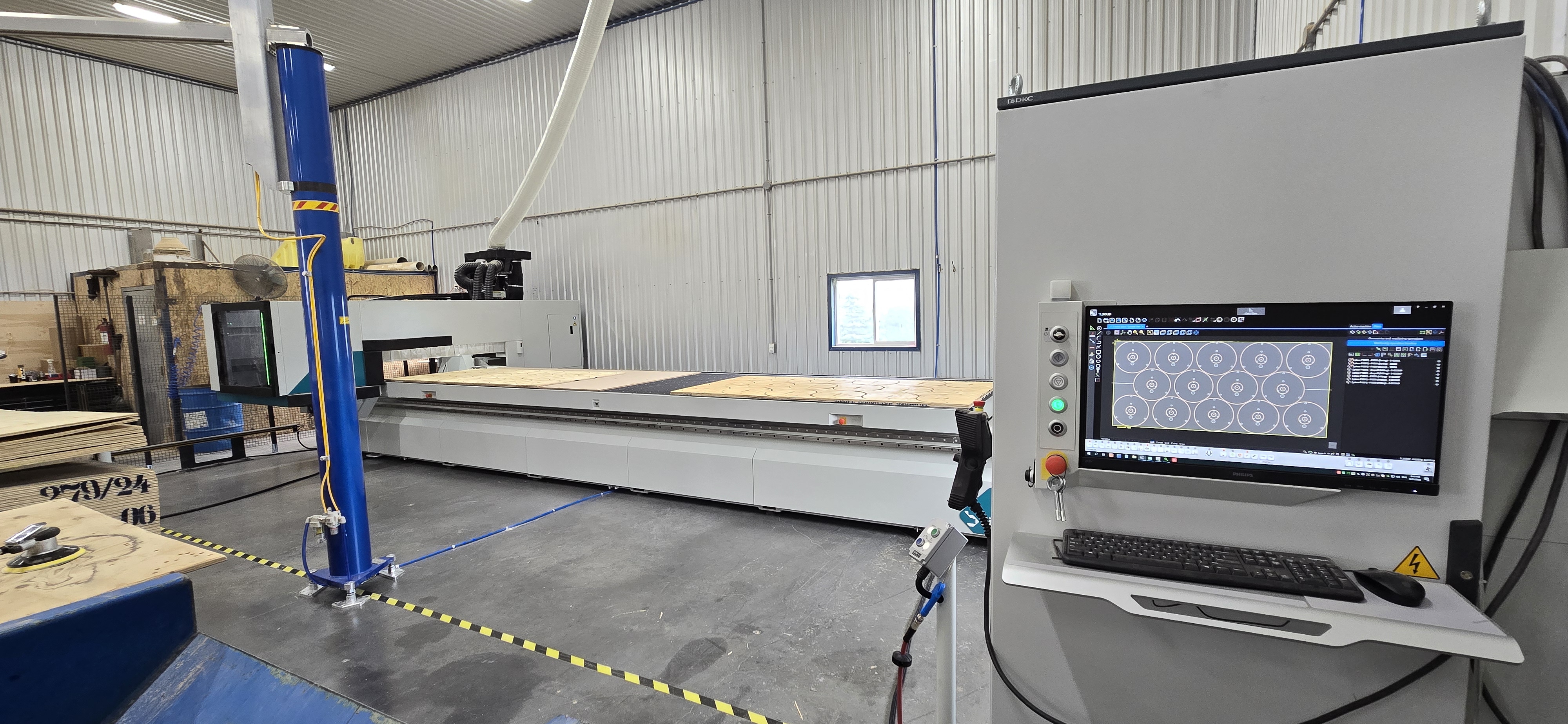 Maxline custom-built 5 ft by 21 ft CNC router cutting plywood flanges