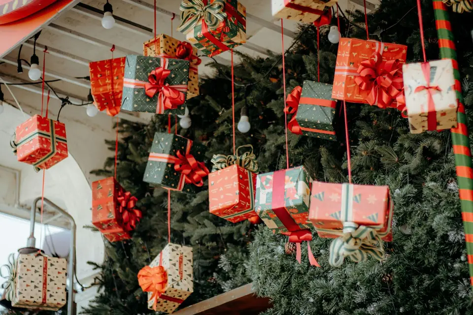 Holiday Freight Shipping Guide 2025: Deadlines, Delays, and How to Avoid Costly Mistakes