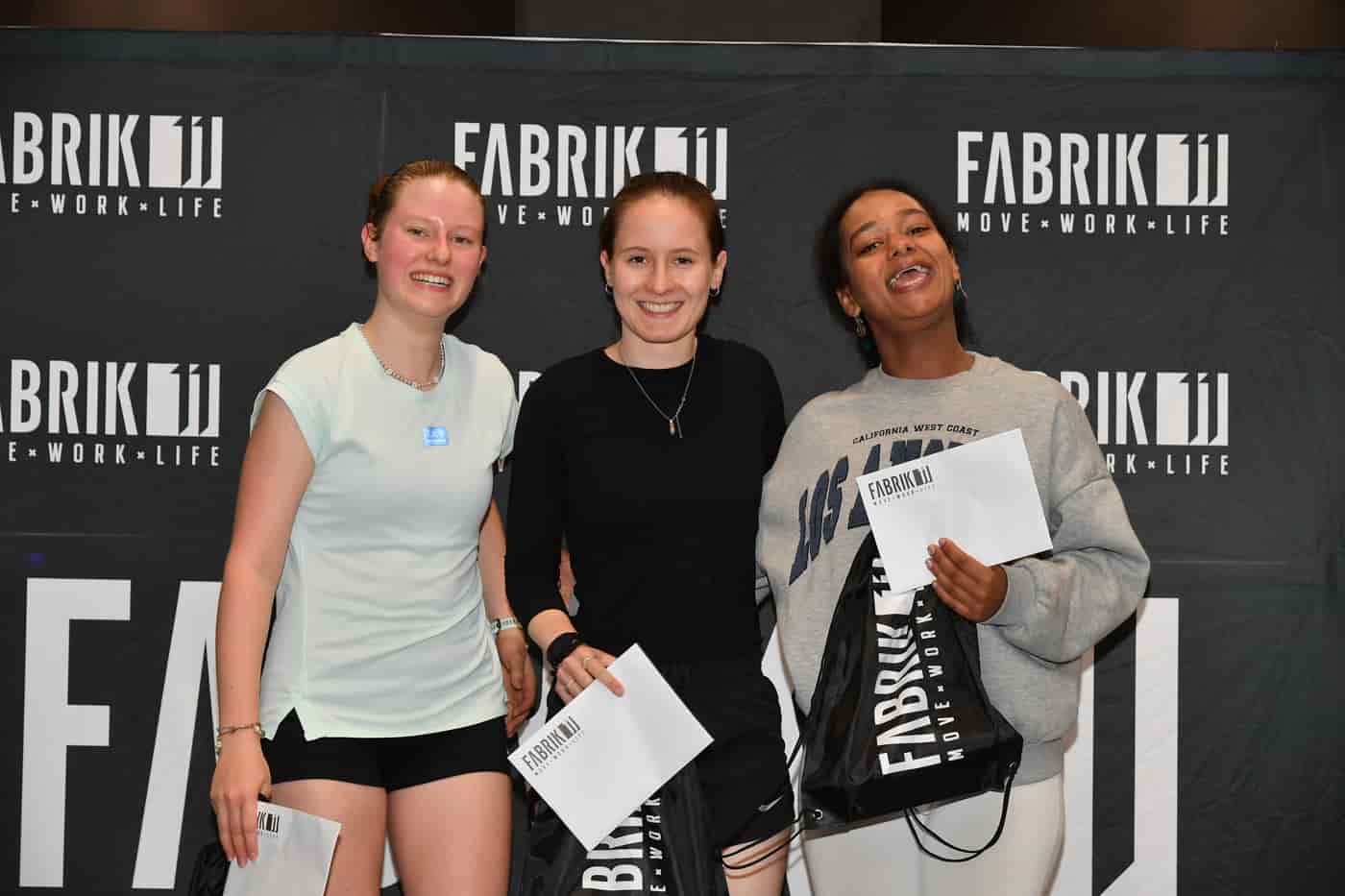 Siegerehrung der Frauen 2024 beim NightRun Zürich in Dübendorf