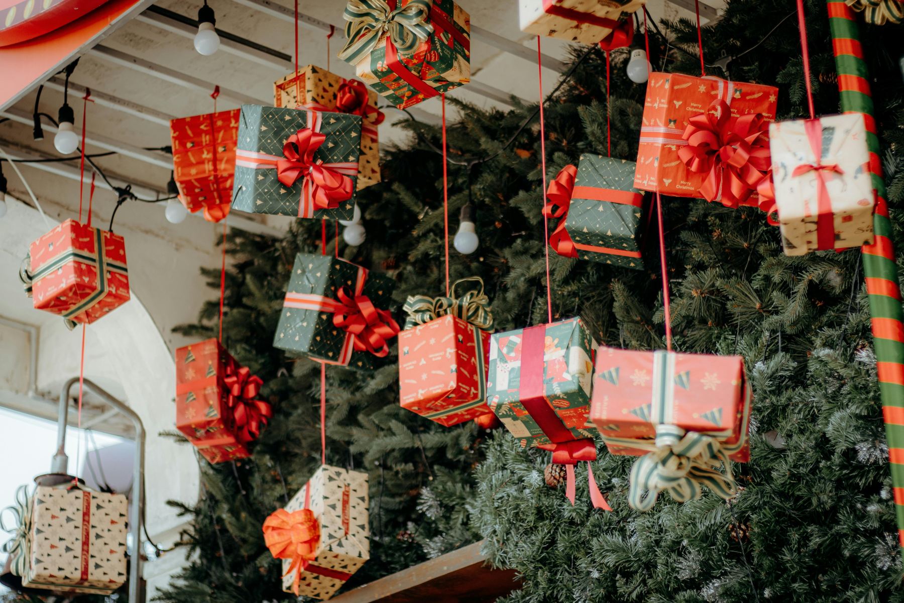 Holiday Freight Shipping Guide 2025: Deadlines, Delays, and How to Avoid Costly Mistakes
