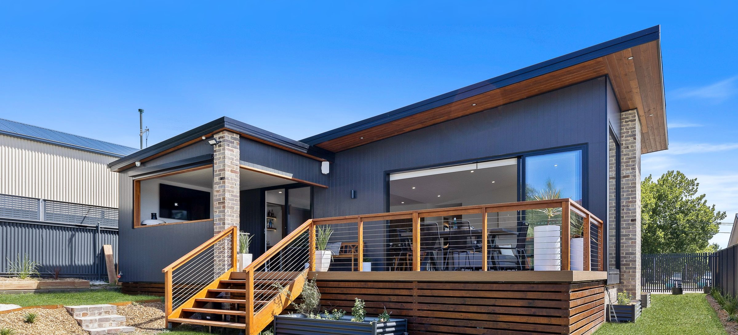 Park Parade, Lithgow: dark-clad rear extension with deck