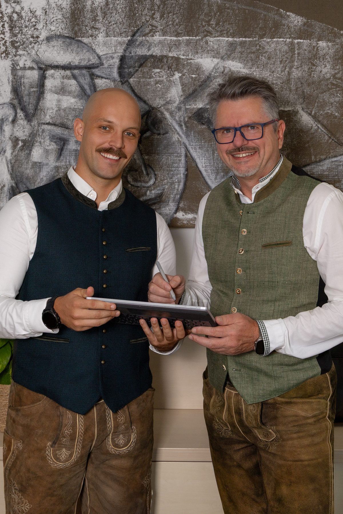 Julian Eberhardt und Mag. Christof Schneider von Schneider Consulting in der Kanzlei in Graz-Wetzelsdorf