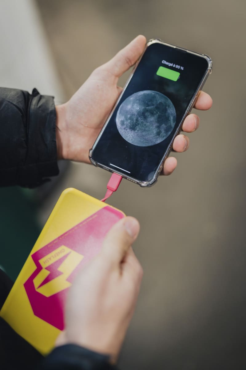 Phone charging with a OneFlash power bank