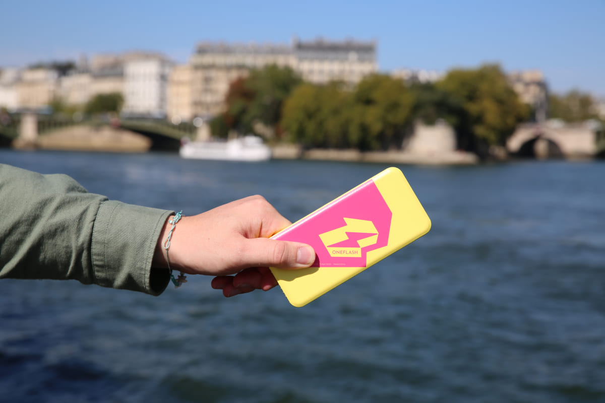 OneFlash power bank by the Seine