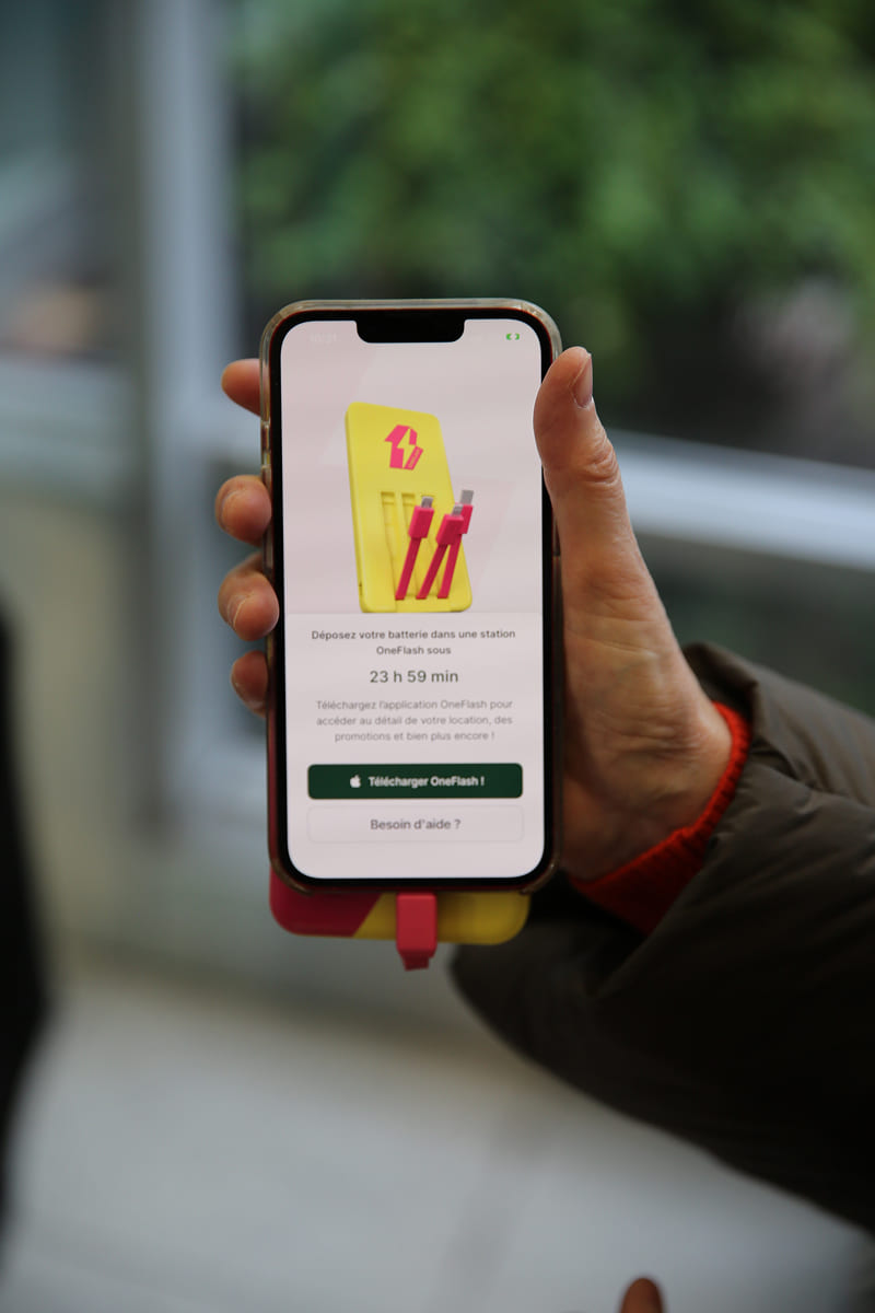 Phone showing the OneFlash app interface