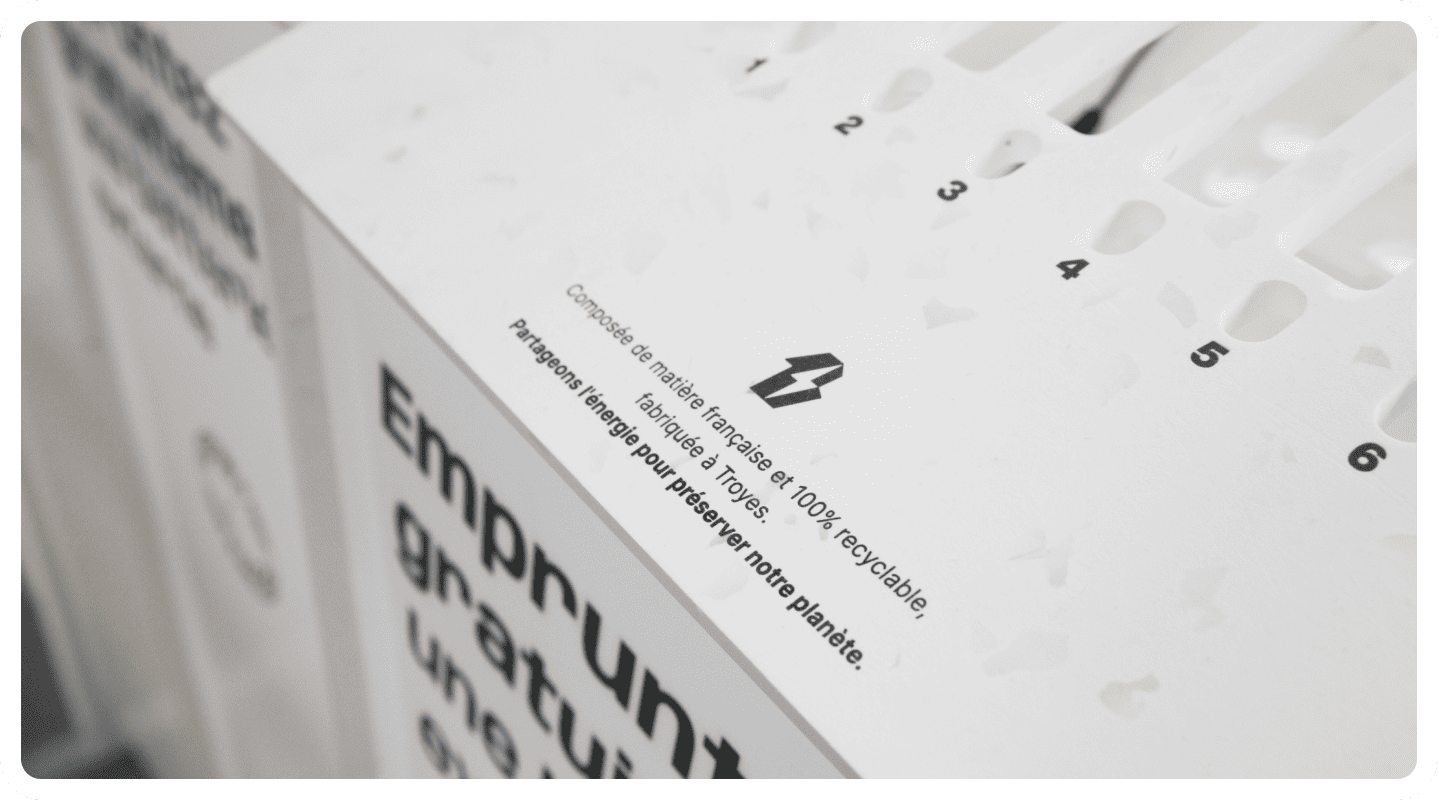 Icon illustrating OneFlash's 100% plastic-free packaging made from recycled materials