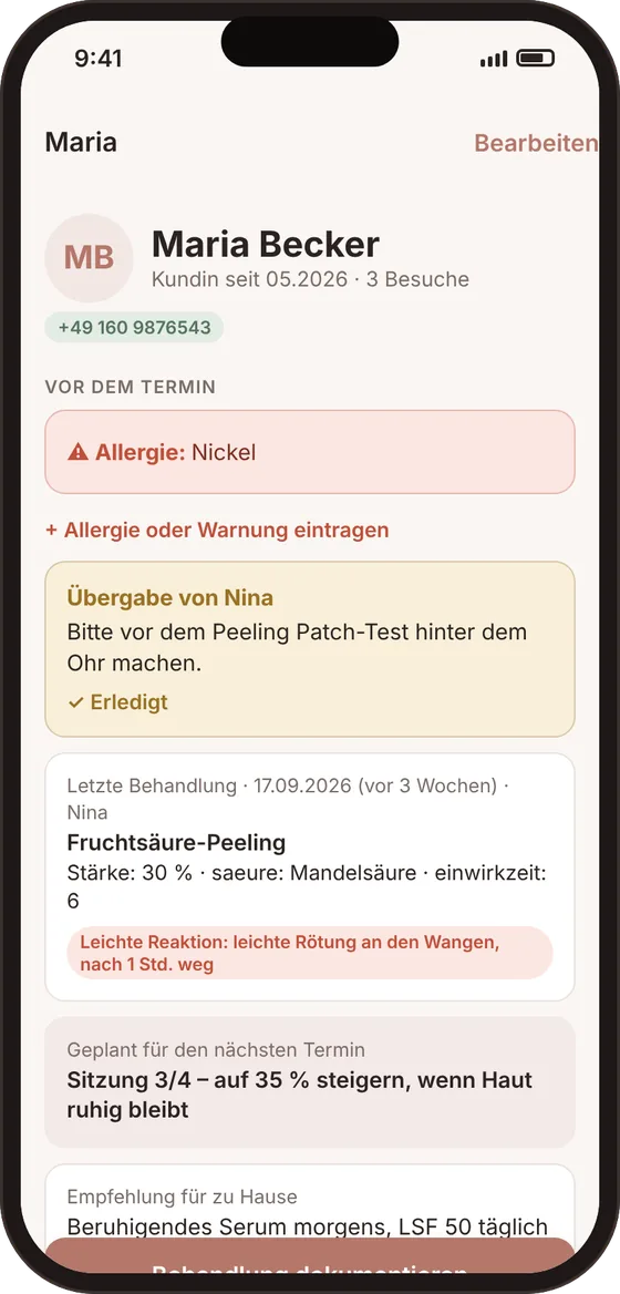 Kundenakte mit Allergie-Warnung und Übergabe