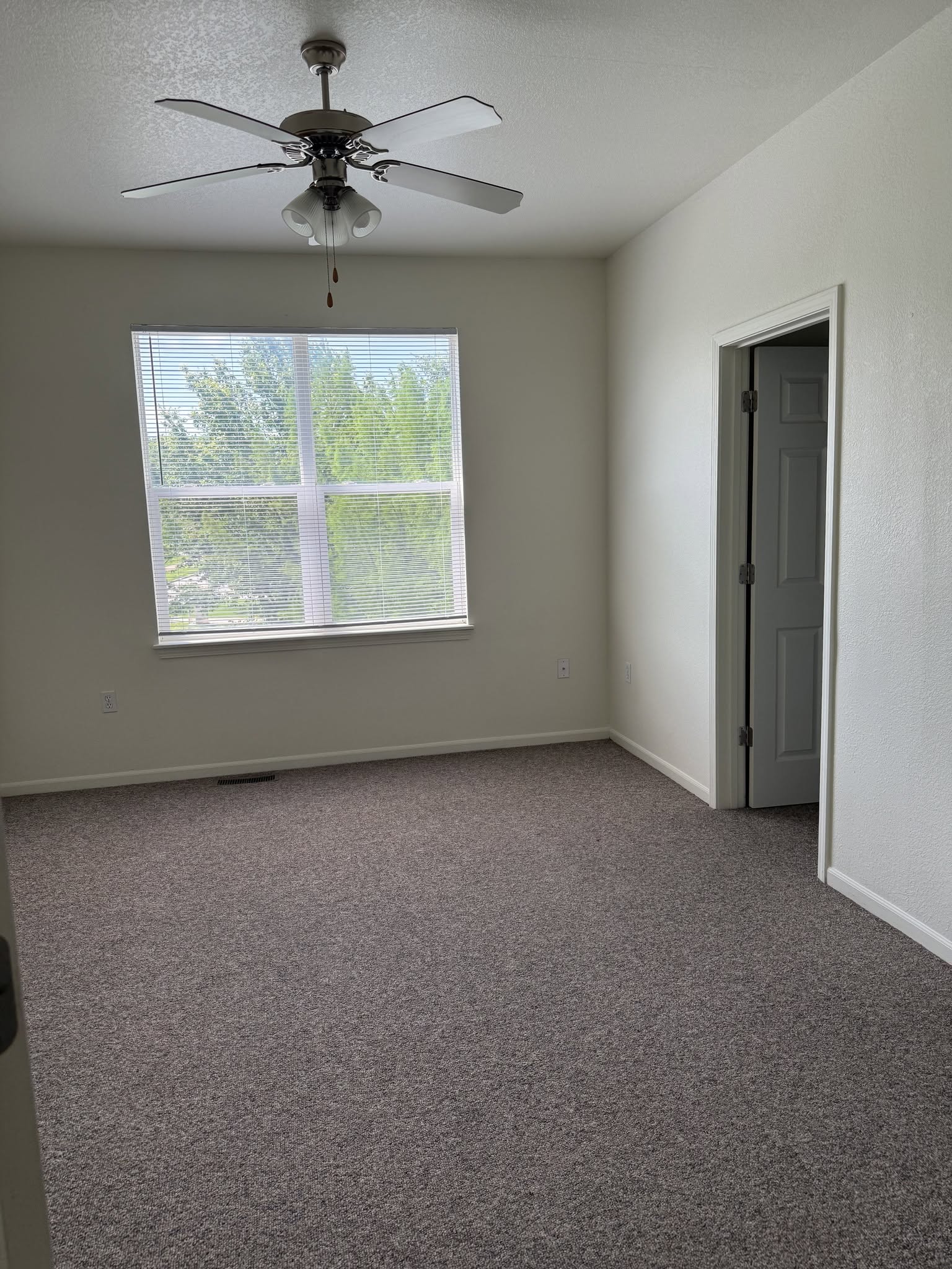 Unfurnished bed space