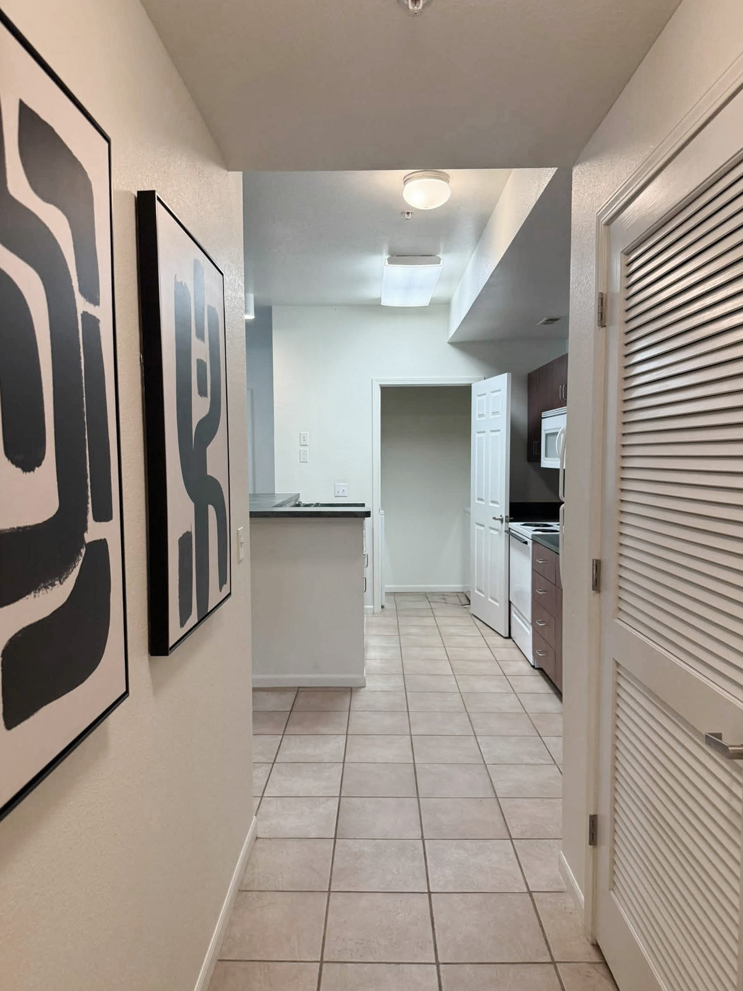 Kitchen bar area